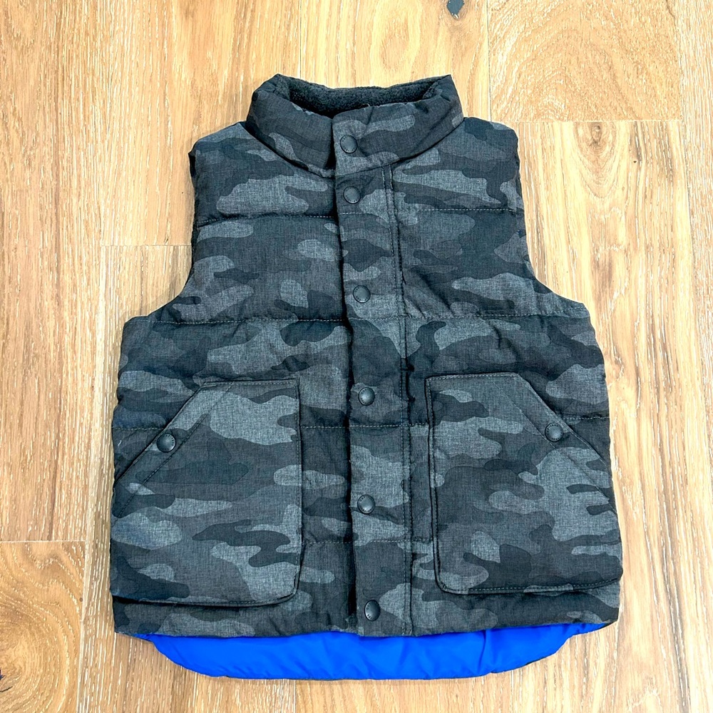 Gap Boys black and grey camo vest size‎ 4
